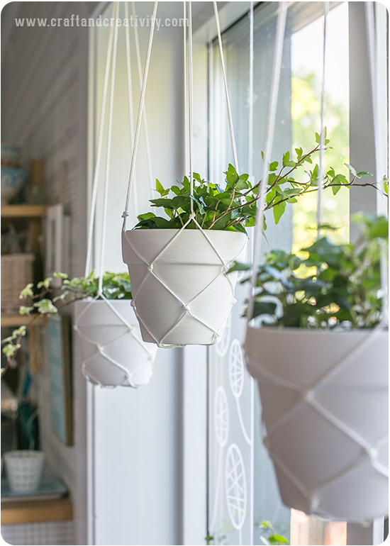 Macramé hanging planters - by Craft & Creativity
