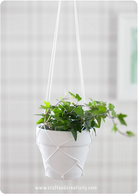 Macramé hanging planters - by Craft & Creativity